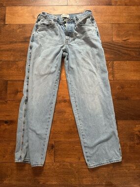 Universal Thread Light Blue Relaxed Womens Jeans with gold embellishment on side